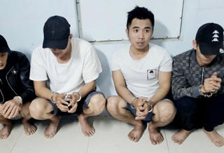Hà Tĩnh: Đột kích bắt quả tang nhóm đối tượng sử dụng ma tuý