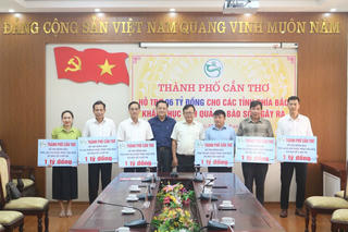 Thành phố Cần Thơ hỗ trợ 6 tỷ đồng giúp các tỉnh phía Bắc khắc phục hậu quả bão lũ