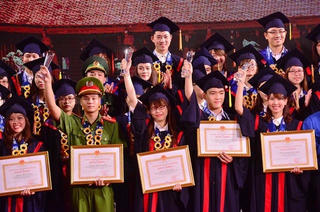 Thu hút, tạo nguồn cán bộ từ sinh viên xuất sắc