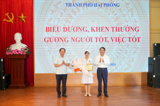 Bộ trưởng Bộ Y tế khen ngợi điều dưỡng cấp cứu trẻ trên taxi ở Hải Phòng