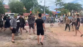 Vụ hỗn chiến trước sân vận ở Quảng Bình: Khởi tố, tạm giam 24 đối tượng