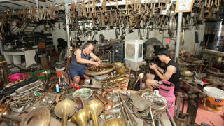 ‘Làng ta’ làm kèn Tây