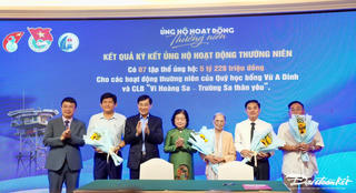 Hơn 77 tỷ đồng ủng hộ quỹ học bổng Vừ A Dính