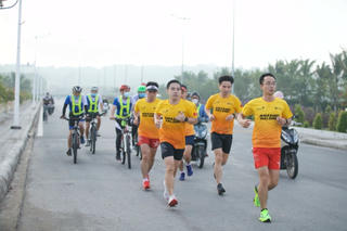 Gần 11.000 vận động viên tham gia Giải chạy VnExpress Marathon Amazing Halong