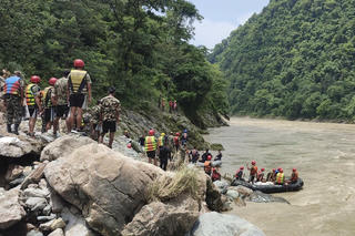 Vụ lở đất ở Nepal: Không còn hy vọng sống sót, 55 người vẫn mất tích