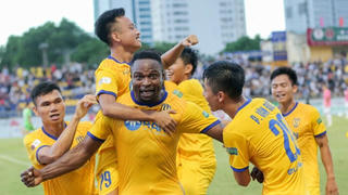 V – League 2022: Nóng cả 2 đầu bảng xếp hạng