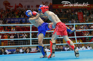 Khoảnh khắc Nguyễn Quang Huy giành huy chương Vàng Kickboxing lúc nửa đêm 