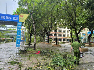 Thêm nhiều trường tại Hà Nội chưa thể đón học sinh do bão số 3