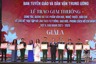 Trao giải thưởng về 'Học tập và làm theo tư tưởng, đạo đức, phong cách Hồ Chí Minh'