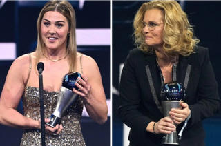 Wiegman và Earps giành giải huấn luyện viên và thủ môn nữ xuất sắc nhất FIFA