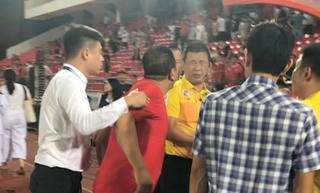 Vụ CĐV Hải Phòng nhổ nước bọt vào trọng tài: Giữ nguyên hình phạt với câu lạc bộ Hải Phòng
