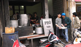 Từ lùm xùm phở Thìn Lò Đúc đến câu chuyện bản quyền thương hiệu