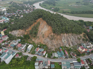 Nơm nớp nỗi lo 'núi đè'