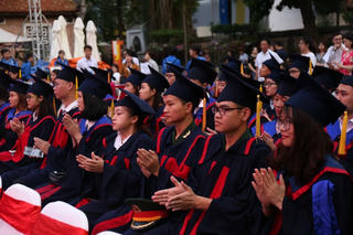 Mạnh dạn giao việc