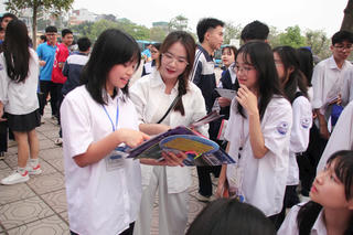 Hơn 2.000 học sinh 'bỏ túi' bí kíp ôn luyện vào đại học