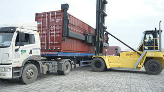Doanh nghiệp oằn mình “cõng” giá cước vận tải