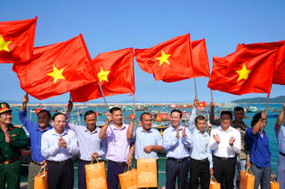 Chủ tịch nước Võ Văn Thưởng thăm quân và dân trên huyện đảo Cô Tô