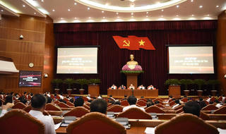 Dựa vào tai mắt của dân