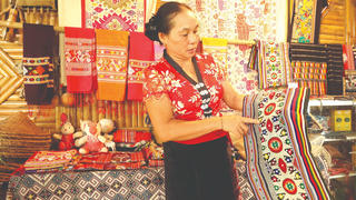 Thổ cẩm Hoa Tiến vươn ra thế giới
