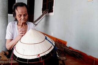 Giữ nghề nón lá trăm năm