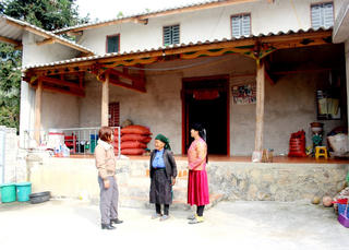 Đưa chính sách dân tộc đến với bà con