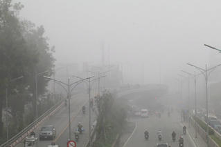 Ngày 3/2, mưa phùn và sương mù bao trùm Hà Nội