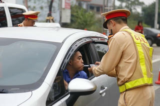 Ngày đầu năm, toàn quốc xảy ra 28 vụ tai nạn giao thông, làm chết 13 người