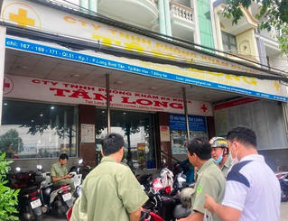  Công an tỉnh Đồng Nai đang khám xét một số phòng khám y tế tại Biên Hòa