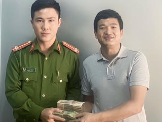 Người phụ nữ Hà Nội nhận lại 300 triệu đồng sau khi chuyển nhầm tài khoản