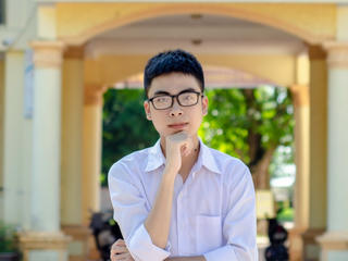 Thủ khoa kỳ thi tốt nghiệp THPT: ‘Lên đại học, em sẽ đi làm thêm để đỡ đần cho mẹ’