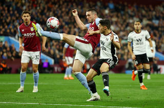 Aston Villa đánh bại Fulham, lọt top 5 Ngoại hạng Anh