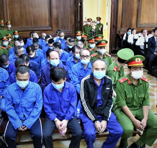 Các cựu cán bộ ngành thuế khai gì về hành vi nhận hối lộ?