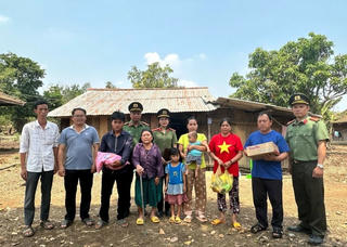 Ám ảnh những tháng ngày 'việc nhẹ lương cao' ở xứ người