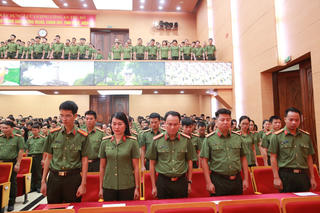 Công an Thành phố Hà Nội tưởng niệm các nạn nhân tử vong trong vụ cháy chung cư mini