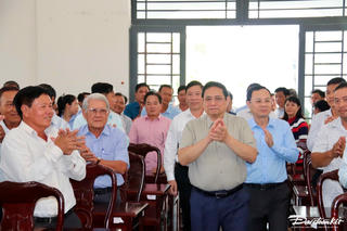 Thủ tướng tiếp xúc cử tri Cần Thơ