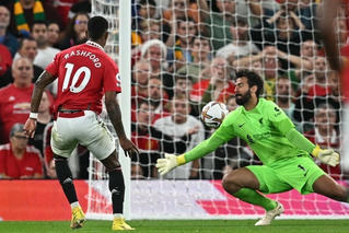 Premier League: Man Utd đánh bại Liverpool trên sân nhà