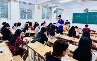 Tuyển sinh lớp 10 THPT chuyên 2025: Tỷ lệ chọi tăng mạnh