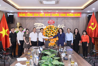 Lãnh đạo thành phố Hà Nội thăm, chúc mừng Báo Đại Đoàn Kết