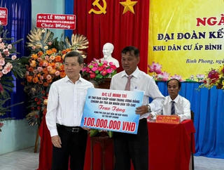 Chánh án Tòa án nhân dân tối cao Lê Minh Trí dự ngày hội Đại đoàn kết toàn dân tộc ở Mỹ Tho
