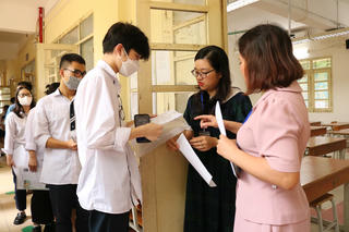 Tốt nghiệp THPT: Thí sinh bước vào ngày thi thứ hai