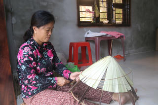 Về Bố Liêu xem chằm nón lá