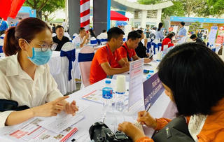 Tìm cách cân bằng thị trường lao động   