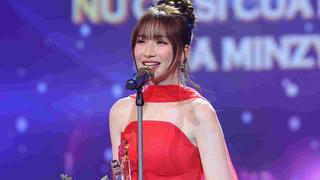 Đen Vâu và Hoà Minzy giành chiến thắng tại Giải thưởng Cống hiến 2024