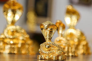 Hình ảnh tượng 12 con giáp mạ vàng 24k giá hàng chục triệu đồng dịp Tết