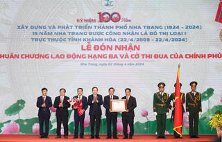 Nha Trang kỷ niệm 100 năm thành lập và đón nhận Huân chương Lao động và Cờ thi đua của Thủ tướng