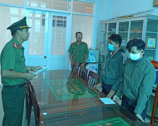 Quảng Ngãi: Khởi tố 2 đối tượng mua bằng giả để mở phòng nha khoa