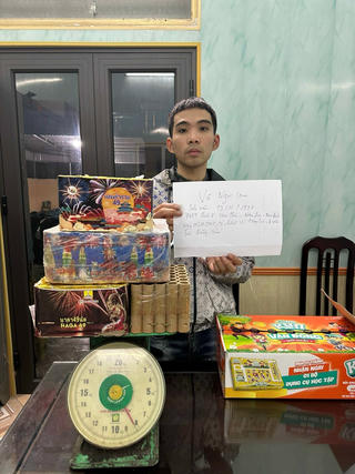 Nam Định: Nam công nhân mua bán pháo cấm kiếm lời không thành