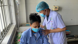 Nam thanh niên bị tai nạn giao thông ngưng tim, ngưng thở được cứu sống