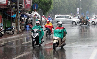 Cảnh báo miền Trung nắng nóng, miền Bắc có mưa dông