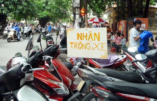 HĐND TP HCM thông qua nghị quyết, thu phí sử dụng lòng đường, hè phố đầu năm 2024